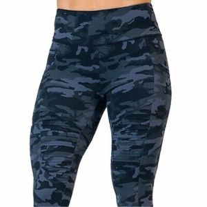 Constantly Varied Gear CVG EUC black/grey Camo Moto Capris XL